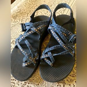 Chaco women’s size 9 sandals EUC Worn twice